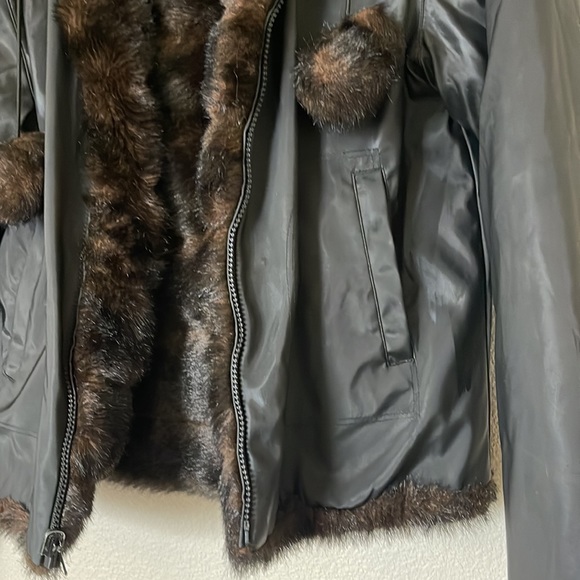 Beautiful Pleated Faux Fur Reversible Coat Size M - Picture 9 of 11